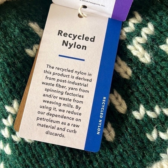 Brand New Patagonia Women's Snowbelle Beanie Wool Pom Hat Evergreen Flakes - Picture 8 of 14